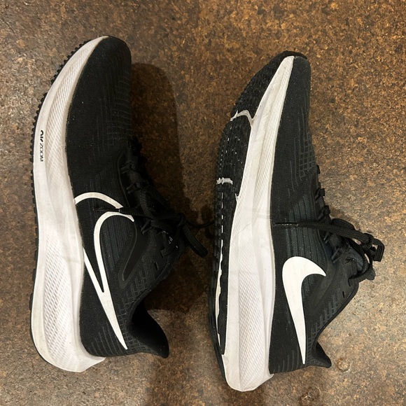 Nike Pegasus Running Shoes Excellent Condition! - Picture 2 of 4